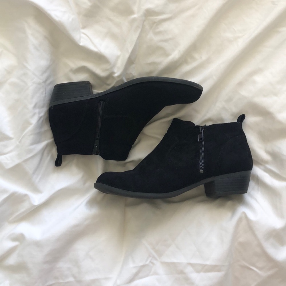 black ankle booties size 7 1/2